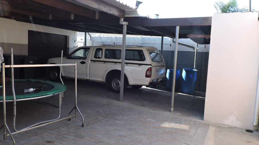 5 Bedroom Property for Sale in Glenlilly Western Cape